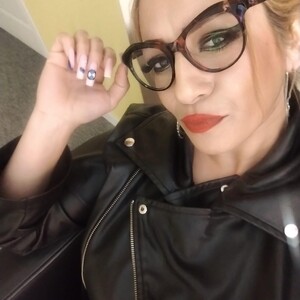 Julya_Parker69 live cam video preview