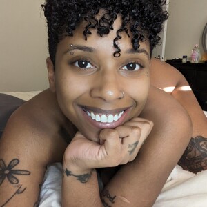 Jayla_Quinn Ebony webcam from Canada